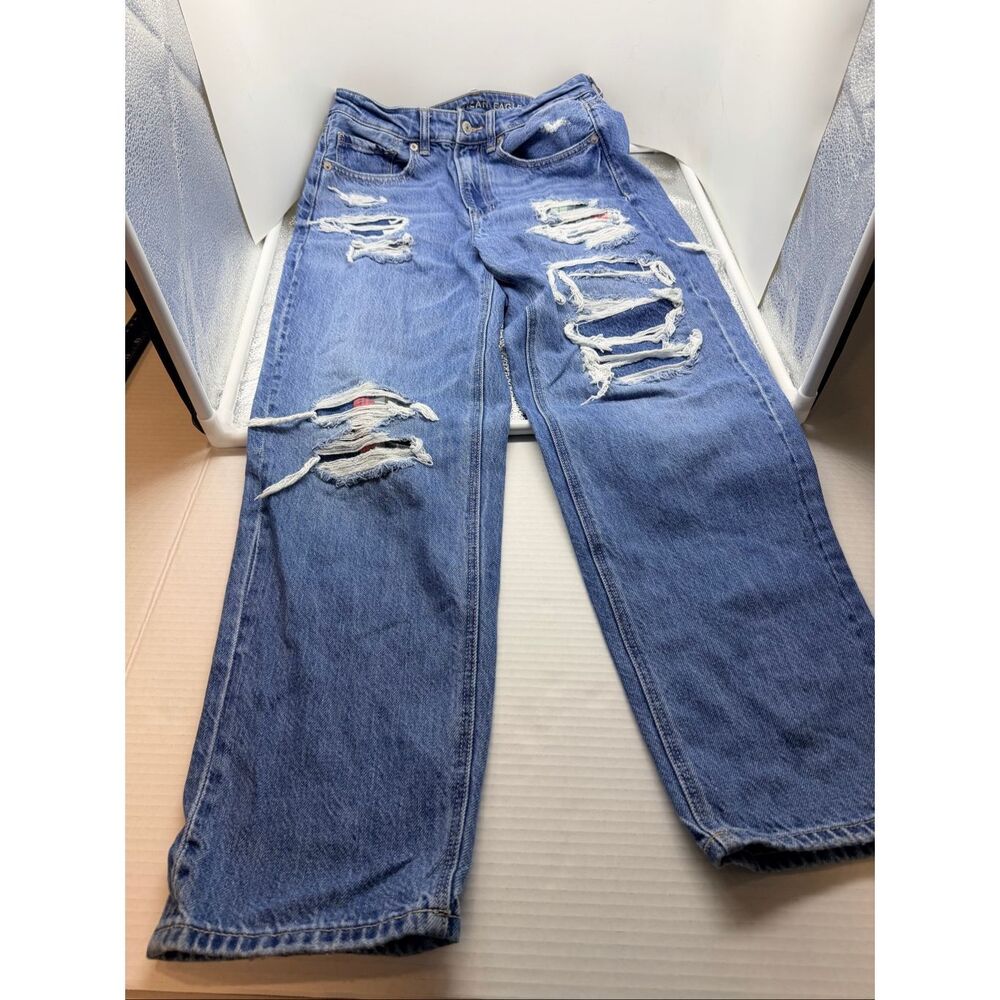 American Eagle Women's Size 6 Mom High Rise Straight Leg Jeans Blue Distressed